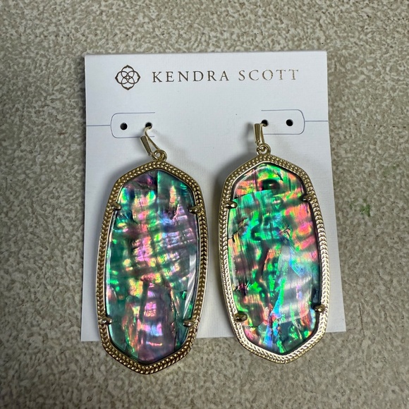 Kendra Scott Danielle Gold Statement Earrings In Lilac Abalone - Picture 2 of 3